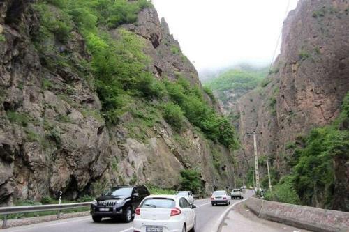 تردد روان در محورهای هراز و فیروزکوه و آزاد راه قزوین - رشت
