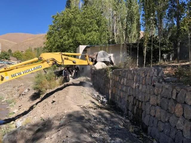 ساخت وسازهای غیر مجاز تجاوز به حریم رودخانه ها است